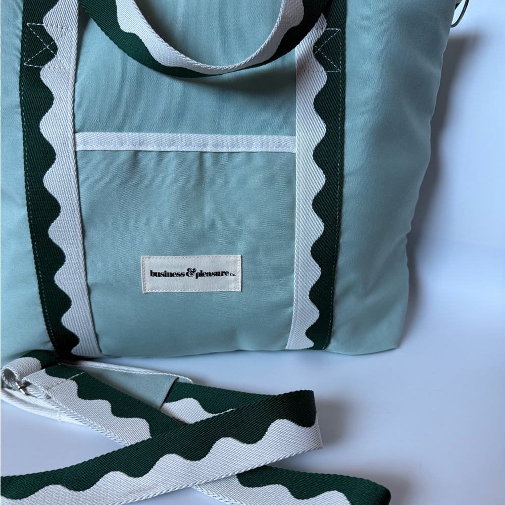 Business & Pleasure Co. THE HOLIDAY COOLER TOTE BAG - RIVIE GREEN - Picture 11 of 11